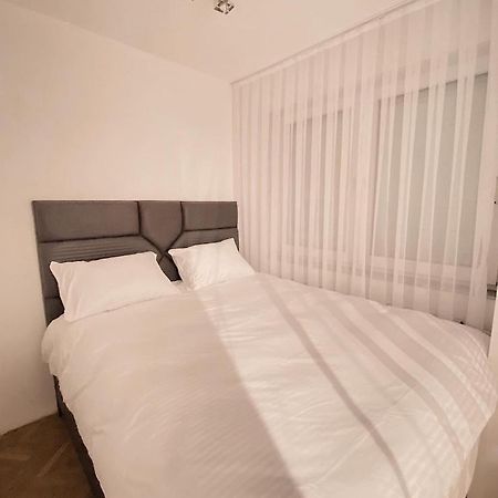 Diamond Apartment Prishtina 2 Pristina Kültér fotó